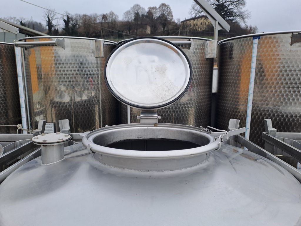 FORK-LIFTABLE/STACKABLE TANKS, CAPACITY 1000 LITERS, SECOND HAND EQUIPMENT - Image 6 FORK-LIFTABLE/STACKABLE TANKS, CAPACITY 1000 LITERS, SECOND HAND EQUIPMENT - Image 6