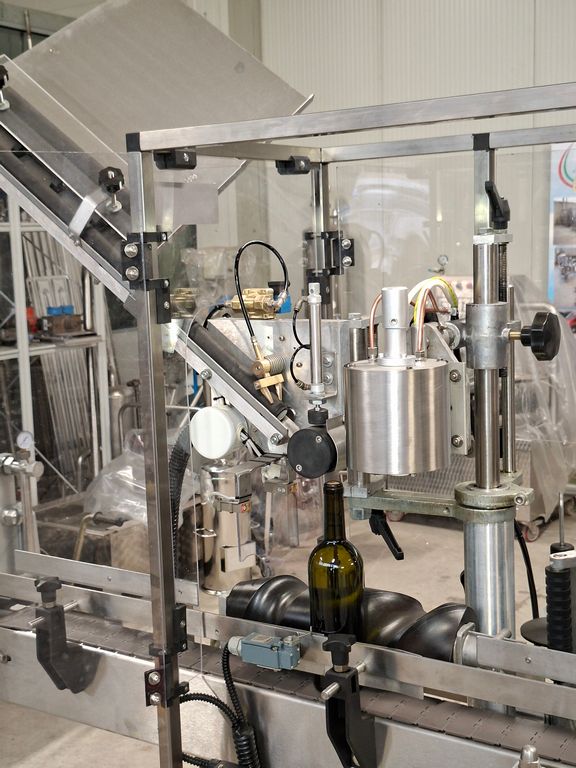 ENOS ADHESIVE LABELLING MACHINE, MODEL PIÙ, WITH 2 STATIONS, SECOND HAND MACHINE - Image 4 ENOS ADHESIVE LABELLING MACHINE, MODEL PIÙ, WITH 2 STATIONS, SECOND HAND MACHINE - Image 4