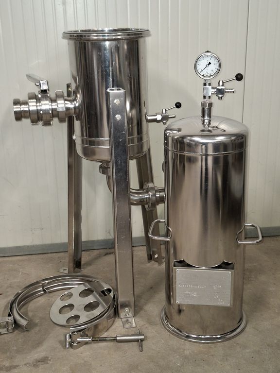 MICROFILTER/HOUSING IN STAILESS STEEL, FIRM PALL, THREE TRIPLE CARTRIDGES 30”, SECOND HAND MACHINE - Image 2 MICROFILTER/HOUSING IN STAILESS STEEL, FIRM PALL, THREE TRIPLE CARTRIDGES 30”, SECOND HAND MACHINE - Image 2