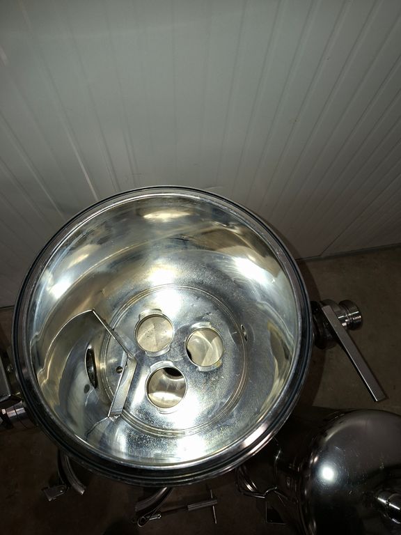 MICROFILTER/HOUSING IN STAILESS STEEL, FIRM PALL, THREE TRIPLE CARTRIDGES 30”, SECOND HAND MACHINE - Image 4 MICROFILTER/HOUSING IN STAILESS STEEL, FIRM PALL, THREE TRIPLE CARTRIDGES 30”, SECOND HAND MACHINE - Image 4