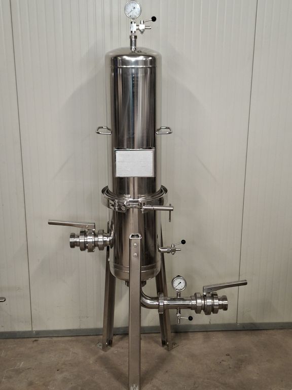 MICROFILTER/HOUSING IN STAILESS STEEL, FIRM PALL, THREE TRIPLE CARTRIDGES 30”, SECOND HAND MACHINE MICROFILTER/HOUSING IN STAILESS STEEL, FIRM PALL, THREE TRIPLE CARTRIDGES 30”, SECOND HAND MACHINE