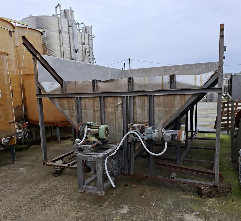 TRAMOGGIA/CONVOGLAIATORE PER UVA CON LAMIERA IN ACCIAIO INOX, MACCHINA USATA - immagine 2 TRAMOGGIA/CONVOGLAIATORE PER UVA CON LAMIERA IN ACCIAIO INOX, MACCHINA USATA - immagine 2