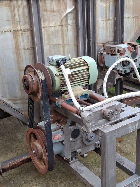 TRAMOGGIA/CONVOGLAIATORE PER UVA CON LAMIERA IN ACCIAIO INOX, MACCHINA USATA - immagine 6 TRAMOGGIA/CONVOGLAIATORE PER UVA CON LAMIERA IN ACCIAIO INOX, MACCHINA USATA - immagine 6