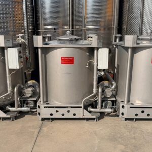 FORK-LIFTABLE/STACKABLE TANKS AZZINI FIRM, CAPACITY 1000 LITERS, SECOND HAND EQUIPMENT