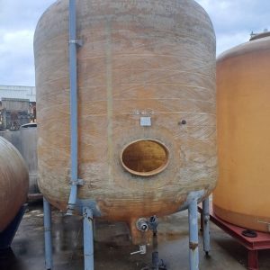 SERBATOIO IN VETRORESINA MOD. STOCCAGGIO, 100 HL A FONDO BOMBATO, ATTREZZATURA USATA