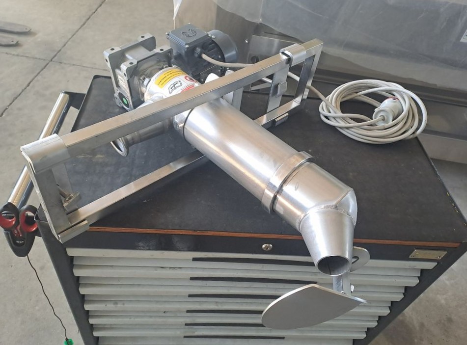 MOTORIZED ROTATING SPRAYERS, SECOND HAND EQUIPMENT MOTORIZED ROTATING SPRAYERS, SECOND HAND EQUIPMENT