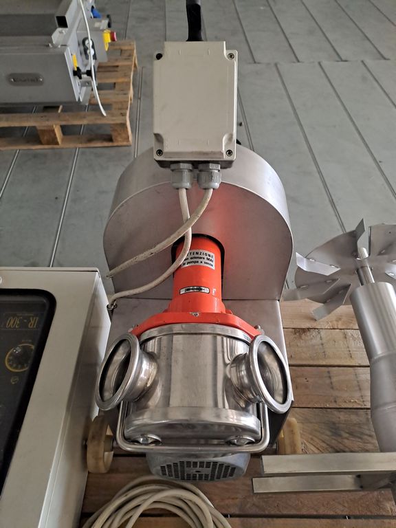 IRRORATORE MOTORIZZATO GIREVOLE CON QUADRO ELETTRICO MARCA BOSIO E POMPA LIVERANI MAJOR 60, ATTREZZATURA USATA - immagine 7 IRRORATORE MOTORIZZATO GIREVOLE CON QUADRO ELETTRICO MARCA BOSIO E POMPA LIVERANI MAJOR 60, ATTREZZATURA USATA - immagine 7