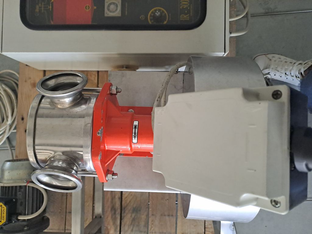 IRRORATORE MOTORIZZATO GIREVOLE CON QUADRO ELETTRICO MARCA BOSIO E POMPA LIVERANI MAJOR 60, ATTREZZATURA USATA - immagine 6 IRRORATORE MOTORIZZATO GIREVOLE CON QUADRO ELETTRICO MARCA BOSIO E POMPA LIVERANI MAJOR 60, ATTREZZATURA USATA - immagine 6