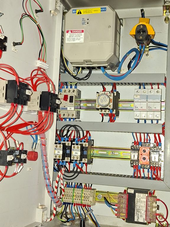 IRRORATORE MOTORIZZATO GIREVOLE CON QUADRO ELETTRICO MARCA BOSIO E POMPA LIVERANI MAJOR 60, ATTREZZATURA USATA - immagine 5 IRRORATORE MOTORIZZATO GIREVOLE CON QUADRO ELETTRICO MARCA BOSIO E POMPA LIVERANI MAJOR 60, ATTREZZATURA USATA - immagine 5