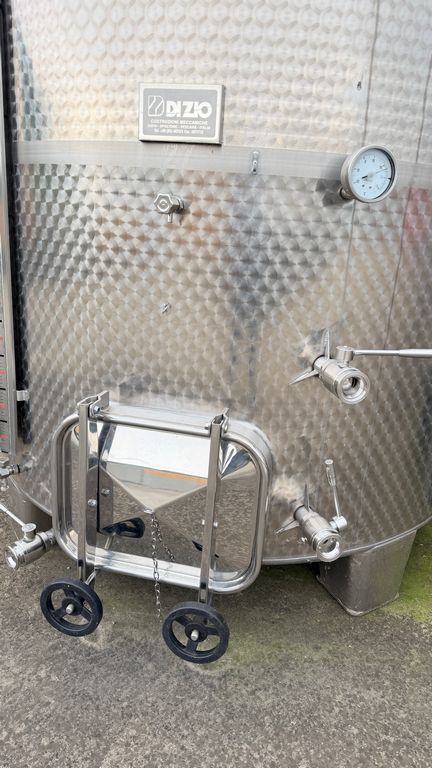 SERBATOIO IN ACCIAIO INOX MARCA DI ZIO, MODELLO VINIFICAZIONE/STOCCAGGIO, CAPACITÀ LITRI 5.000 (HL 50) CIRCA, ATTREZZATURA USATA - immagine 8 SERBATOIO IN ACCIAIO INOX MARCA DI ZIO, MODELLO VINIFICAZIONE/STOCCAGGIO, CAPACITÀ LITRI 5.000 (HL 50) CIRCA, ATTREZZATURA USATA - immagine 8
