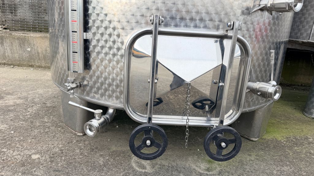 SERBATOIO IN ACCIAIO INOX MARCA DI ZIO, MODELLO VINIFICAZIONE/STOCCAGGIO, CAPACITÀ LITRI 5.000 (HL 50) CIRCA, ATTREZZATURA USATA - immagine 9 SERBATOIO IN ACCIAIO INOX MARCA DI ZIO, MODELLO VINIFICAZIONE/STOCCAGGIO, CAPACITÀ LITRI 5.000 (HL 50) CIRCA, ATTREZZATURA USATA - immagine 9