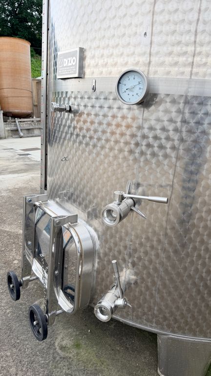 SERBATOIO IN ACCIAIO INOX MARCA DI ZIO, MODELLO VINIFICAZIONE/STOCCAGGIO, CAPACITÀ LITRI 5.000 (HL 50) CIRCA, ATTREZZATURA USATA - immagine 11 SERBATOIO IN ACCIAIO INOX MARCA DI ZIO, MODELLO VINIFICAZIONE/STOCCAGGIO, CAPACITÀ LITRI 5.000 (HL 50) CIRCA, ATTREZZATURA USATA - immagine 11