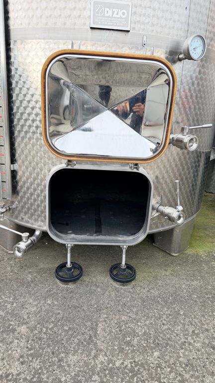SERBATOIO IN ACCIAIO INOX MARCA DI ZIO, MODELLO VINIFICAZIONE/STOCCAGGIO, CAPACITÀ LITRI 5.000 (HL 50) CIRCA, ATTREZZATURA USATA - immagine 3 SERBATOIO IN ACCIAIO INOX MARCA DI ZIO, MODELLO VINIFICAZIONE/STOCCAGGIO, CAPACITÀ LITRI 5.000 (HL 50) CIRCA, ATTREZZATURA USATA - immagine 3