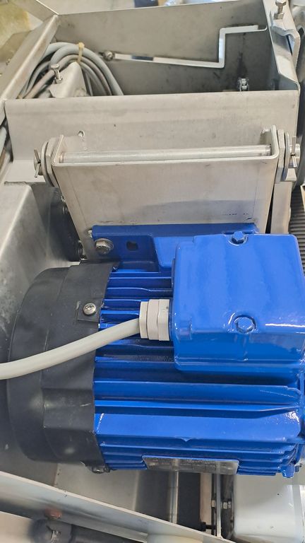 DIRASPA-PIGIATRICE MARCA BUCHER/VASLIN, MODELLO DELTA 2, MACCHINA USATA - immagine 4 DIRASPA-PIGIATRICE MARCA BUCHER/VASLIN, MODELLO DELTA 2, MACCHINA USATA - immagine 4