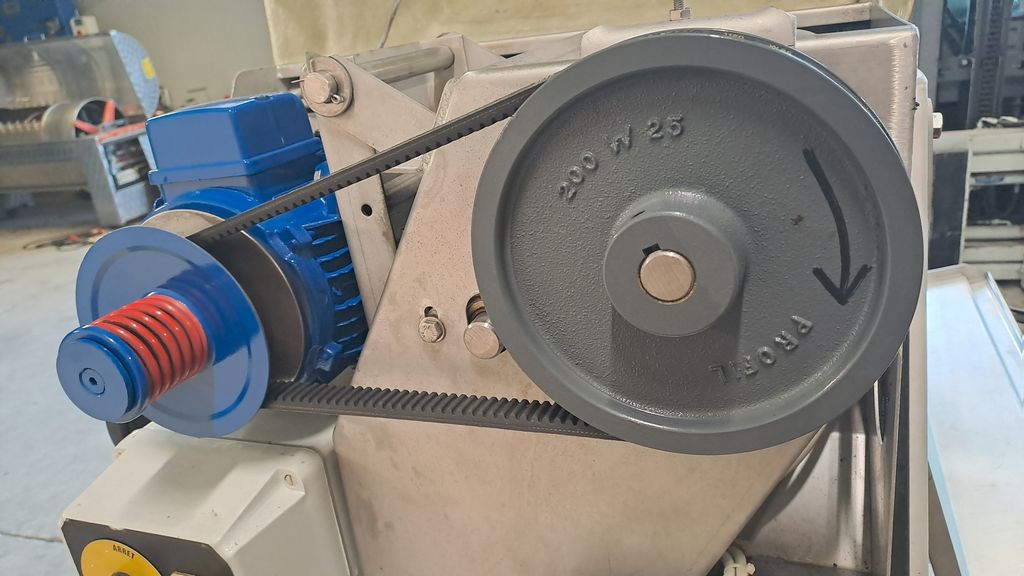 DIRASPA-PIGIATRICE MARCA BUCHER/VASLIN, MODELLO DELTA 2, MACCHINA USATA - immagine 5 DIRASPA-PIGIATRICE MARCA BUCHER/VASLIN, MODELLO DELTA 2, MACCHINA USATA - immagine 5