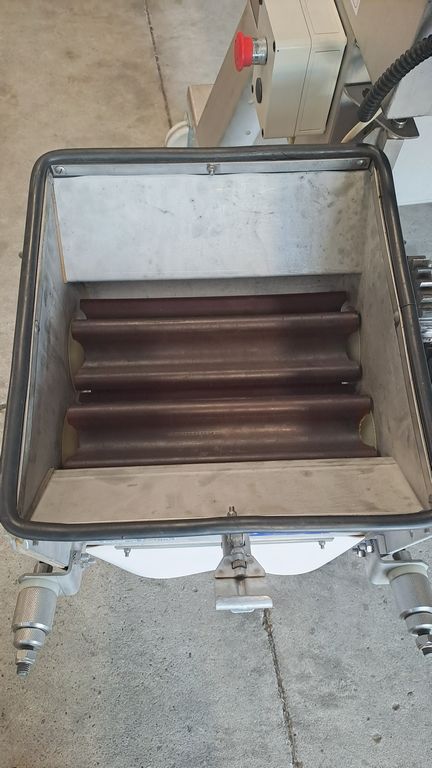 DIRASPA-PIGIATRICE MARCA BUCHER/VASLIN, MODELLO DELTA 2, MACCHINA USATA - immagine 9 DIRASPA-PIGIATRICE MARCA BUCHER/VASLIN, MODELLO DELTA 2, MACCHINA USATA - immagine 9