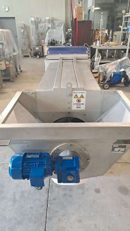 DIRASPA-PIGIATRICE MARCA BUCHER/VASLIN, MODELLO DELTA 2, MACCHINA USATA - immagine 22 DIRASPA-PIGIATRICE MARCA BUCHER/VASLIN, MODELLO DELTA 2, MACCHINA USATA - immagine 22