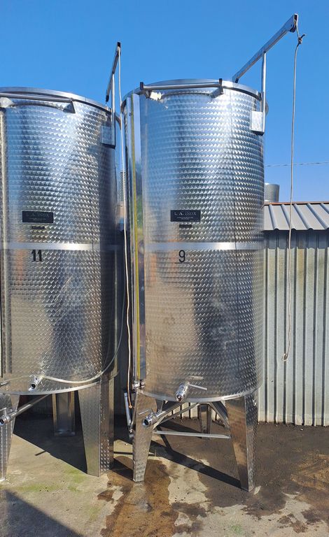 STAINLESS STEEL TANKS, L.A. INOX BRAND LITER CAPACITY LITERS 1500 (HL 15), FLOATING LID MODEL WITH CONICAL BOTTOM, SECOND HAND EQUIPMENT - Image 4 STAINLESS STEEL TANKS, L.A. INOX BRAND LITER CAPACITY LITERS 1500 (HL 15), FLOATING LID MODEL WITH CONICAL BOTTOM, SECOND HAND EQUIPMENT - Image 4
