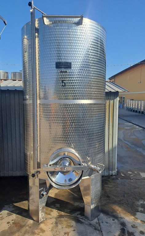 STAINLESS STEEL TANKS L.A. INOX FIRM, CAPACITY 2500 LITRES (25 HL), STORAGE/WINEMAKING MODEL WITH CONICAL BOTTOM STAINLESS STEEL TANKS L.A. INOX FIRM, CAPACITY 2500 LITRES (25 HL), STORAGE/WINEMAKING MODEL WITH CONICAL BOTTOM