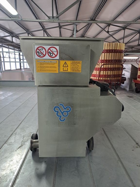 STAINLESS STEEL CRUSHER DESTEMMER MODEL “JOLLY 35” NEW MACHINE - Image 9 STAINLESS STEEL CRUSHER DESTEMMER MODEL “JOLLY 35” NEW MACHINE - Image 9