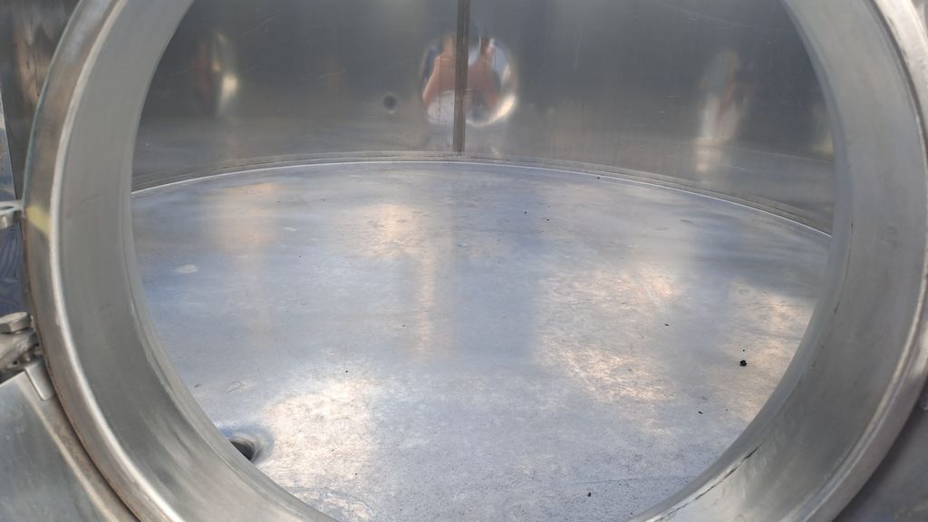 SERBATOI IN ACCIAIO INOX MARCA L.A. INOX CAPACITÀ LITRI 2000 (HL 20), COPERCHIO GALLEGGIANTE A FONDO PIANO, ATTREZZATURA USATA - immagine 2 SERBATOI IN ACCIAIO INOX MARCA L.A. INOX CAPACITÀ LITRI 2000 (HL 20), COPERCHIO GALLEGGIANTE A FONDO PIANO, ATTREZZATURA USATA - immagine 2