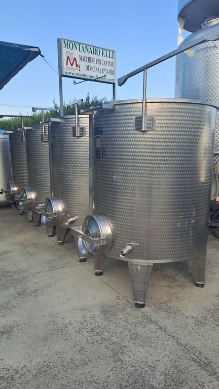 SERBATOI IN ACCIAIO INOX MARCA L.A. INOX CAPACITÀ LITRI 2000 (HL 20), COPERCHIO GALLEGGIANTE A FONDO PIANO, ATTREZZATURA USATA - immagine 6 SERBATOI IN ACCIAIO INOX MARCA L.A. INOX CAPACITÀ LITRI 2000 (HL 20), COPERCHIO GALLEGGIANTE A FONDO PIANO, ATTREZZATURA USATA - immagine 6