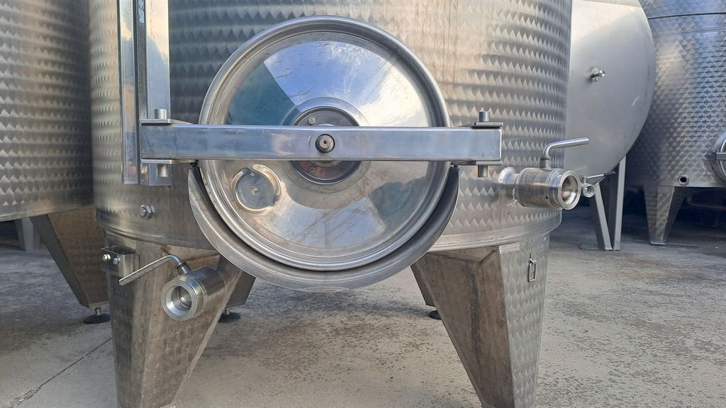 SERBATOI IN ACCIAIO INOX MARCA L.A. INOX CAPACITÀ LITRI 2000 (HL 20), COPERCHIO GALLEGGIANTE A FONDO PIANO, ATTREZZATURA USATA - immagine 8 SERBATOI IN ACCIAIO INOX MARCA L.A. INOX CAPACITÀ LITRI 2000 (HL 20), COPERCHIO GALLEGGIANTE A FONDO PIANO, ATTREZZATURA USATA - immagine 8