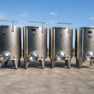SERBATOI IN ACCIAIO INOX MARCA L.A. INOX CAPACITÀ LITRI 2000 (HL 20), COPERCHIO GALLEGGIANTE A FONDO PIANO, ATTREZZATURA USATA