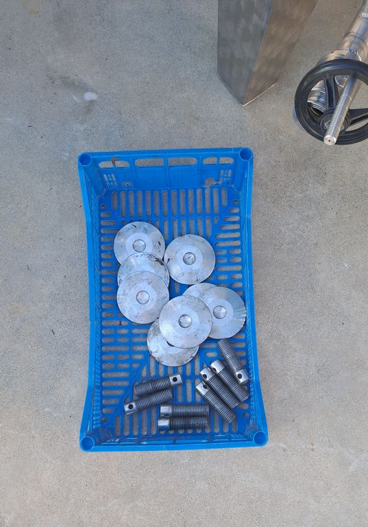 STAINLESS STEEL TANKS WITH CONICAL BOTTOM, CAPACITY 1000 LITER (10 HL) ABOUT, STORAGE MODEL, USED EQUIPMENT - Image 5 STAINLESS STEEL TANKS WITH CONICAL BOTTOM, CAPACITY 1000 LITER (10 HL) ABOUT, STORAGE MODEL, USED EQUIPMENT - Image 5
