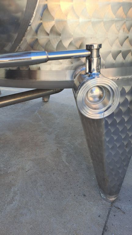 STAINLESS STEEL TANKS WITH CONICAL BOTTOM, CAPACITY 1000 LITER (10 HL) ABOUT, STORAGE MODEL, USED EQUIPMENT - Image 2 STAINLESS STEEL TANKS WITH CONICAL BOTTOM, CAPACITY 1000 LITER (10 HL) ABOUT, STORAGE MODEL, USED EQUIPMENT - Image 2