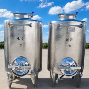 STAINLESS STEEL TANKS WITH CONICAL BOTTOM, CAPACITY 1000 LITER (10 HL) ABOUT, STORAGE MODEL, USED EQUIPMENT