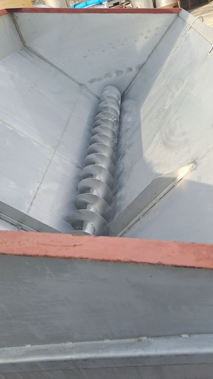 STAINLESS STEEL HOPPER / SCREW CONVEYOR FOR GRAPES AND VERTICAL DESTEMEMER, FIRM IMMA, SECOND HAND MACHINE - Image 3 STAINLESS STEEL HOPPER / SCREW CONVEYOR FOR GRAPES AND VERTICAL DESTEMEMER, FIRM IMMA, SECOND HAND MACHINE - Image 3