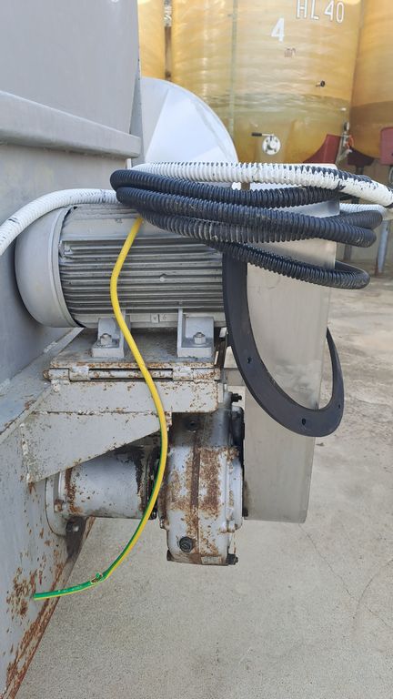 STAINLESS STEEL HOPPER / SCREW CONVEYOR FOR GRAPES AND VERTICAL DESTEMEMER, FIRM IMMA, SECOND HAND MACHINE - Image 6 STAINLESS STEEL HOPPER / SCREW CONVEYOR FOR GRAPES AND VERTICAL DESTEMEMER, FIRM IMMA, SECOND HAND MACHINE - Image 6
