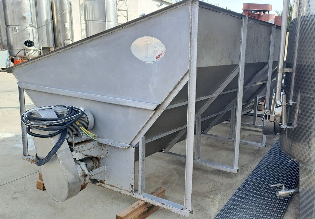 STAINLESS STEEL HOPPER / SCREW CONVEYOR FOR GRAPES AND VERTICAL DESTEMEMER, FIRM IMMA, SECOND HAND MACHINE - Image 7 STAINLESS STEEL HOPPER / SCREW CONVEYOR FOR GRAPES AND VERTICAL DESTEMEMER, FIRM IMMA, SECOND HAND MACHINE - Image 7