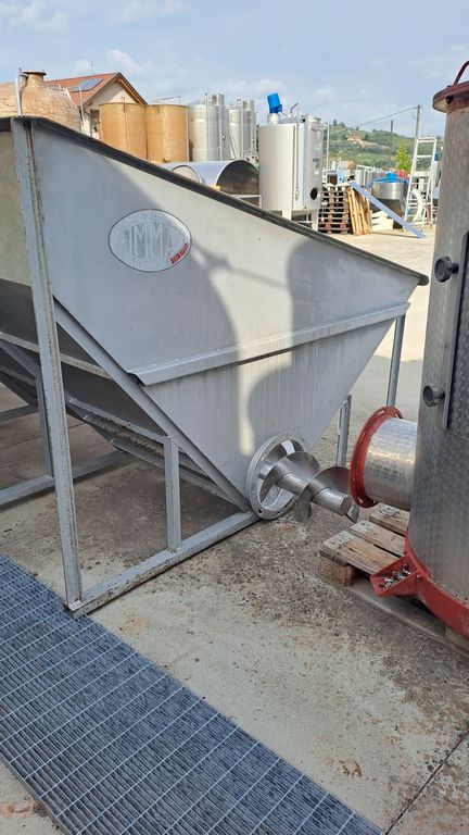 STAINLESS STEEL HOPPER / SCREW CONVEYOR FOR GRAPES AND VERTICAL DESTEMEMER, FIRM IMMA, SECOND HAND MACHINE - Image 2 STAINLESS STEEL HOPPER / SCREW CONVEYOR FOR GRAPES AND VERTICAL DESTEMEMER, FIRM IMMA, SECOND HAND MACHINE - Image 2