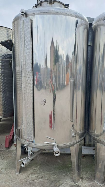 STAINLESS STEEL TANKS WITH ROUNDED BOTTOMS BOTTOM, CAPACITY 1000 LITER (10 HL) ABOUT, STORAGE MODEL, USED EQUIPMENT - Image 3 STAINLESS STEEL TANKS WITH ROUNDED BOTTOMS BOTTOM, CAPACITY 1000 LITER (10 HL) ABOUT, STORAGE MODEL, USED EQUIPMENT - Image 3