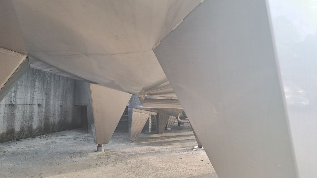 STAINLESS STEEL TANKS FIRM VELO CAPACITY HL 100, STORAGE/WINEMAKING MODEL, CONICAL BOTTOM WITH PLATE, SECOND-HAND EQUIPMENT - Image 9 STAINLESS STEEL TANKS FIRM VELO CAPACITY HL 100, STORAGE/WINEMAKING MODEL, CONICAL BOTTOM WITH PLATE, SECOND-HAND EQUIPMENT - Image 9