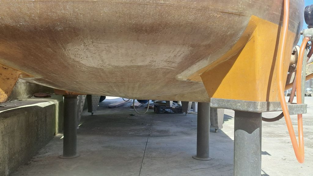 FIBERGLASS TANK, CMP FIRM, CAPACITY HL 70, FLOATING LID WITH ROUNDED BOTTOM, SECOND-HAND EQUIPMENT - Image 2 FIBERGLASS TANK, CMP FIRM, CAPACITY HL 70, FLOATING LID WITH ROUNDED BOTTOM, SECOND-HAND EQUIPMENT - Image 2