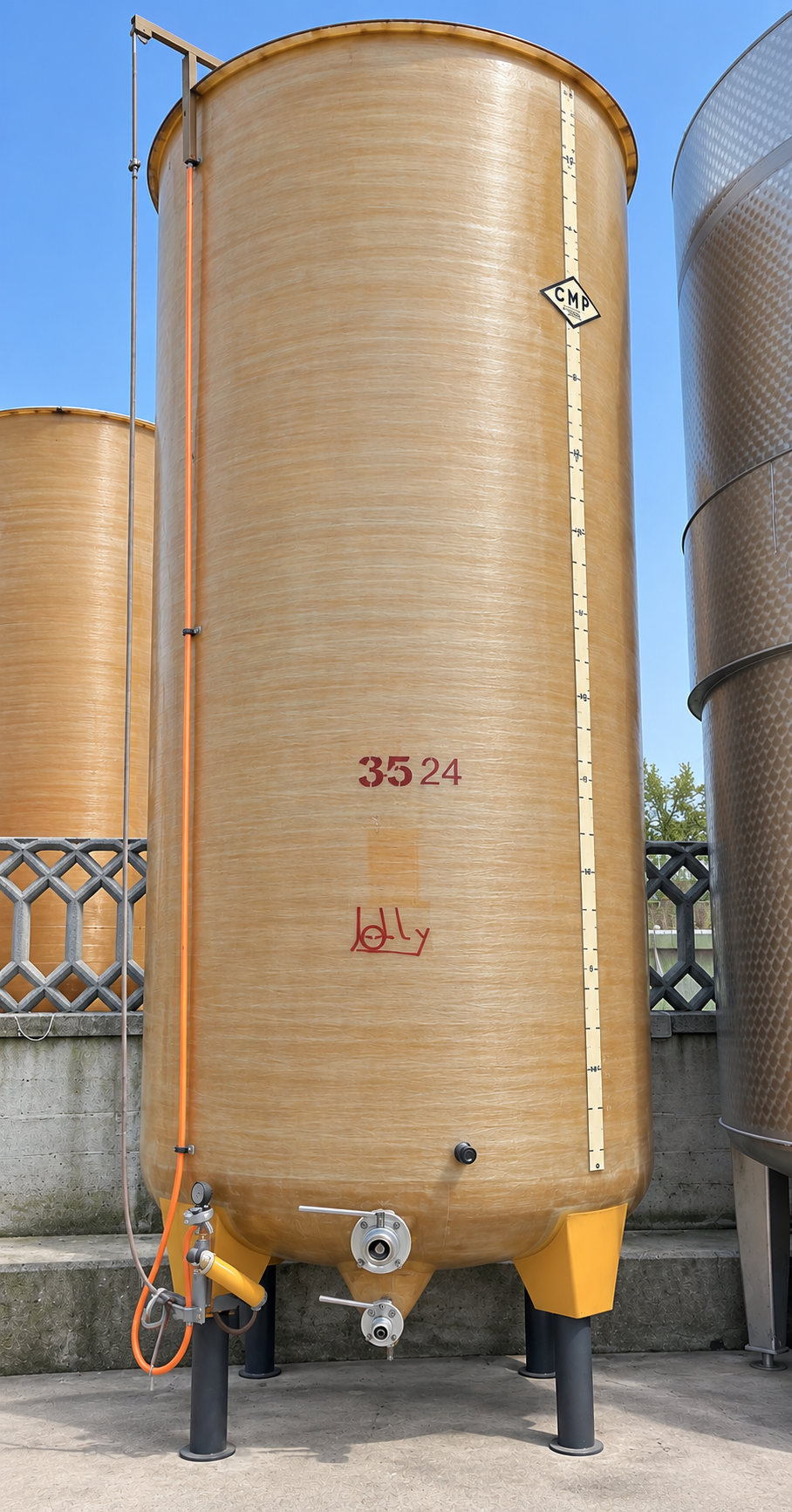 FIBERGLASS TANK, CMP FIRM, CAPACITY HL 70, FLOATING LID WITH ROUNDED BOTTOM, SECOND-HAND EQUIPMENT FIBERGLASS TANK, CMP FIRM, CAPACITY HL 70, FLOATING LID WITH ROUNDED BOTTOM, SECOND-HAND EQUIPMENT