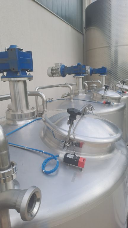 STAINLESS STEEL INSULATED MIXER CONICAL BOTTOM, CAPACITY 1500 LITRES, SECOND HAND EQUIPMENT - Image 5
