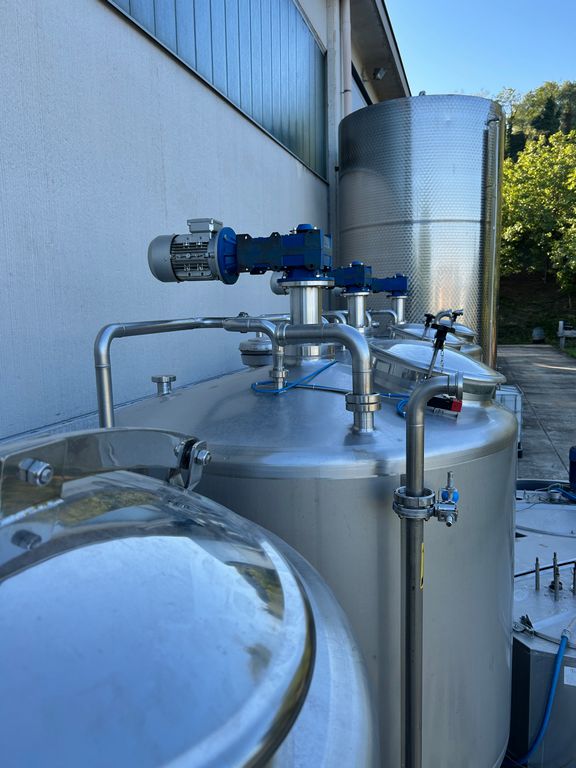 STAINLESS STEEL INSULATED MIXER CONICAL BOTTOM, CAPACITY 1500 LITRES, SECOND HAND EQUIPMENT - Image 2