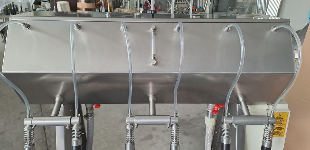 IN-LINE FILLER 6 NOZZLES FIRM IN STAINLESS STEEL ON WHEELS, SECOND HAND MACHINE - Image 3